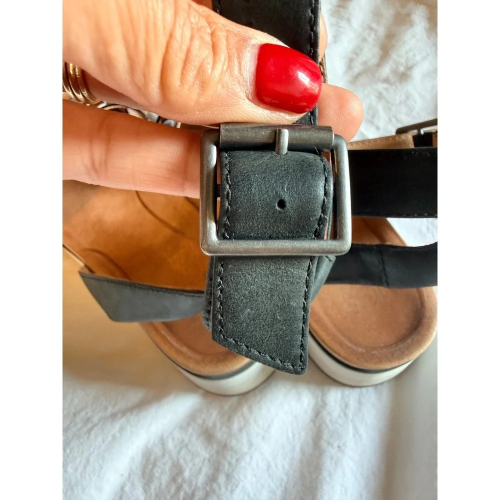 UGG Kari Metallic Platform Sandals Black Patent Leather Ankle Strap  Womens 8
